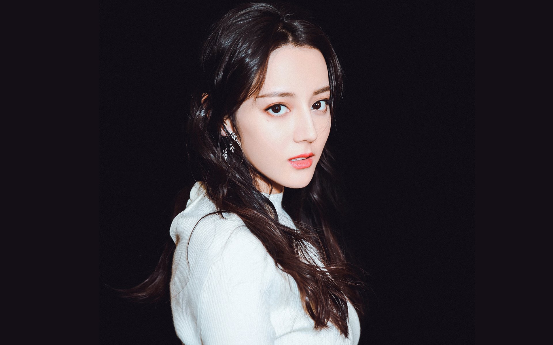 跨界降维打击，班凯罗在F1赛道上空投关键三分，热火速胜广东队现平行宇宙交错？