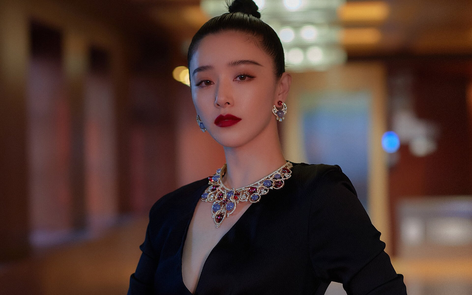 沙漠风暴里的英伦引擎,凯恩引领阿联酋攻守转换,B组焦点战演绎唯美足球